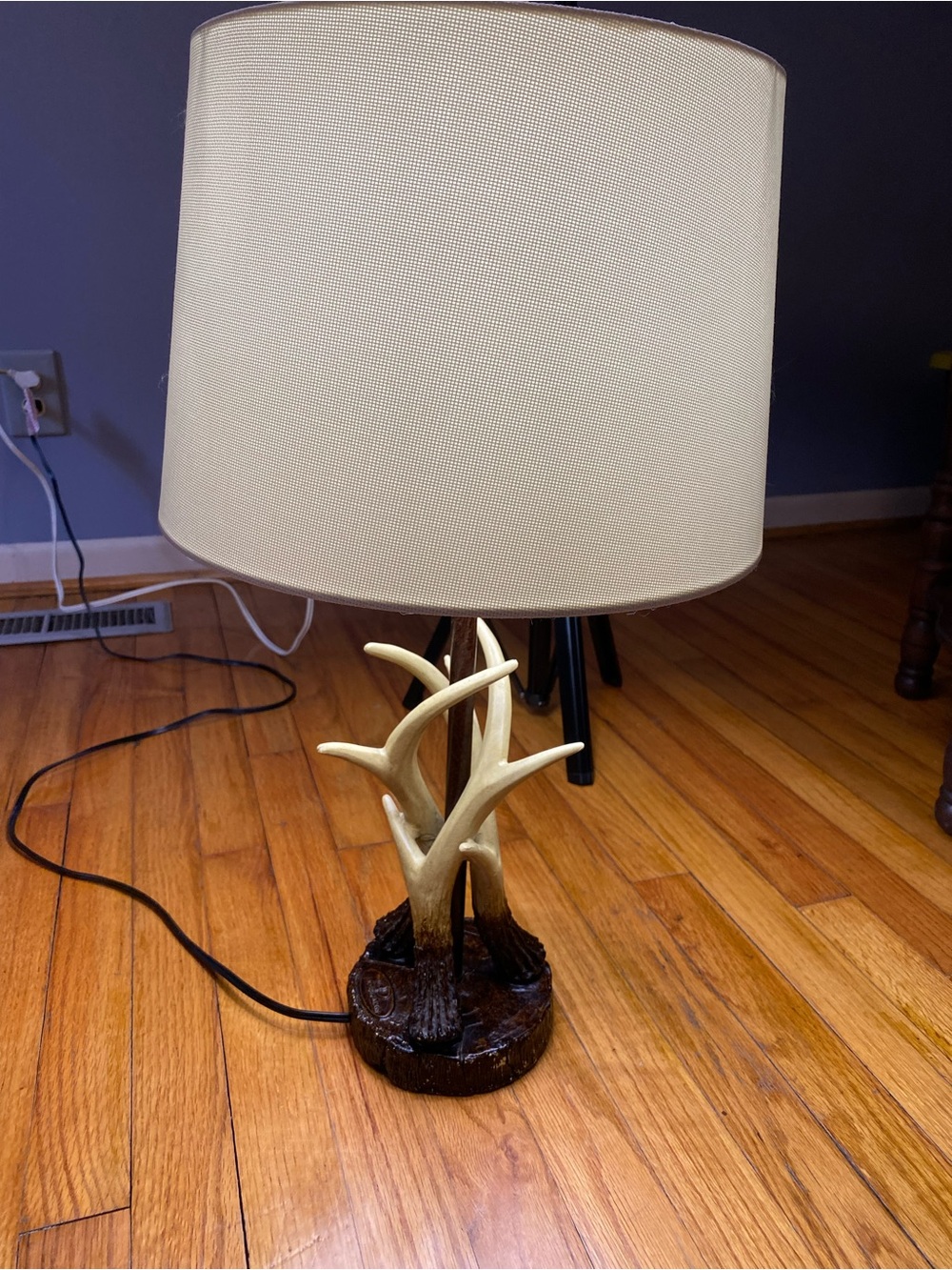 Mossy Oak 22” Antler Decorative Table Lamp w/Cream Shade